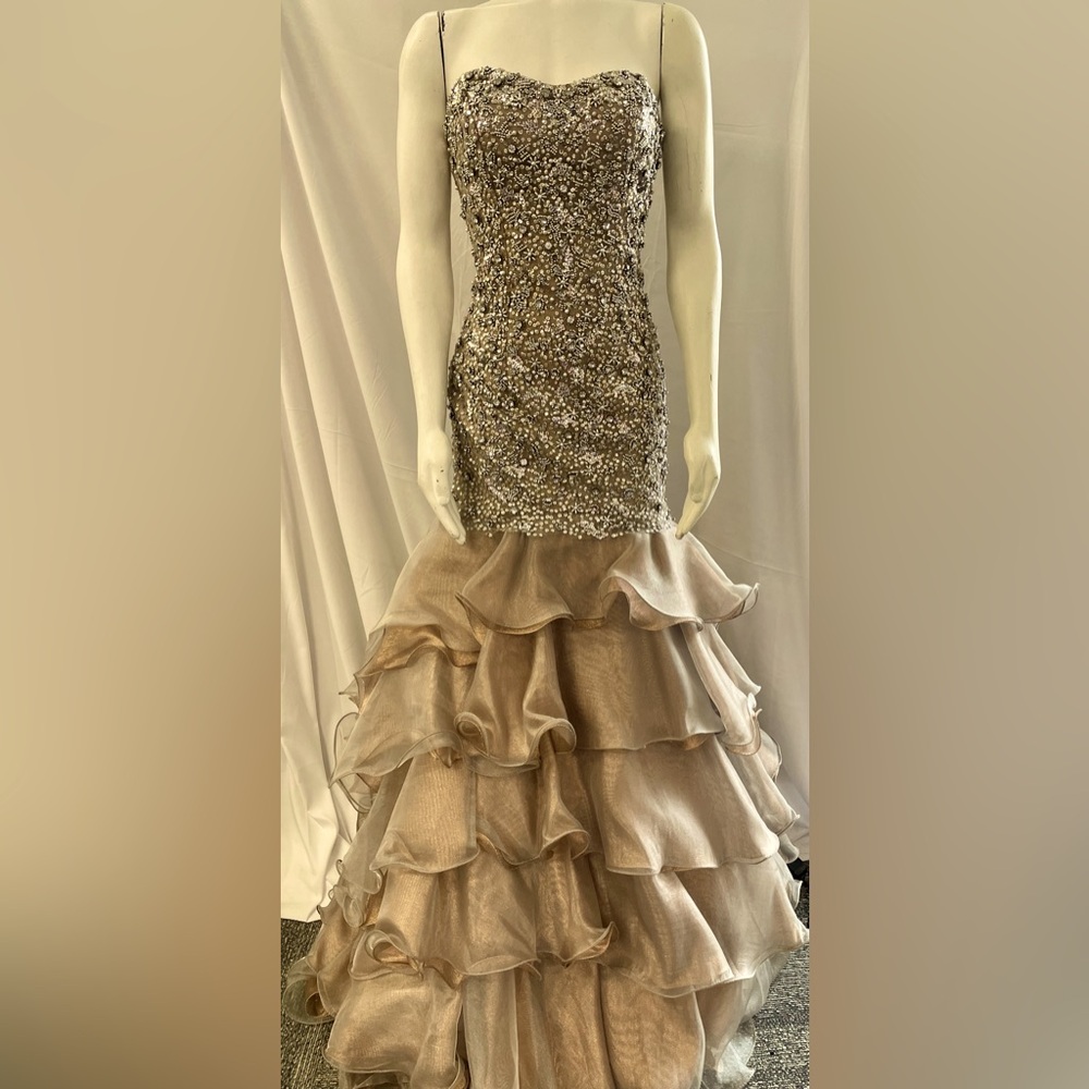 Ellie Wilde by Mon Cheri size 12 formal dress